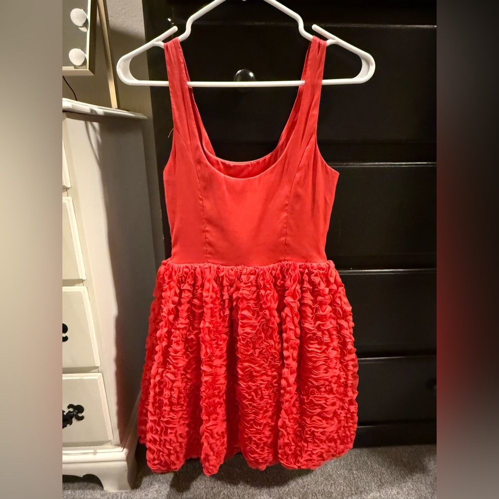Miami Elegant Red Ruffled Dress - Picture 4 of 4